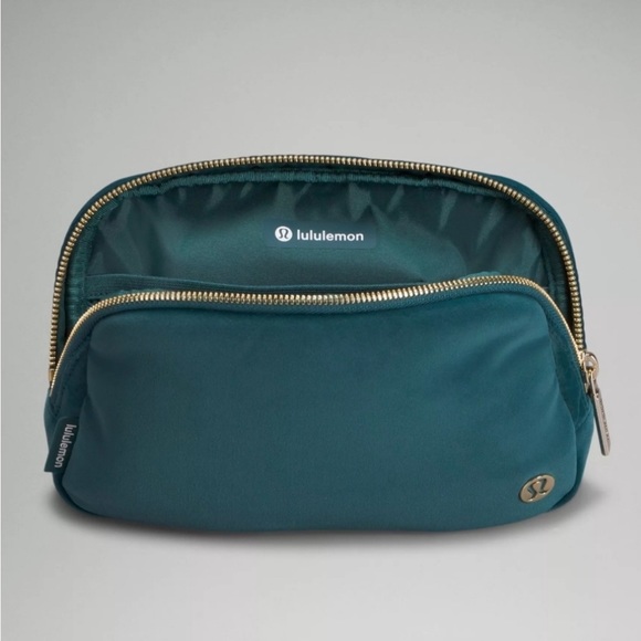 NWT Lululemon Velour Everywhere Belt Bag - Picture 3 of 7
